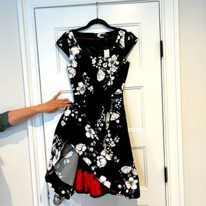 NWT White House Black Market Black floral  Cap Sleeve Cocktail Dress Size 0